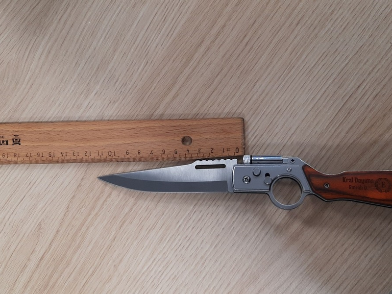 BPOL NRW: Bundespolizei stellt Springmesser-in der Luftsicherheitskontrolle fest - Anzeige gegen Reisenden aus Remscheid - Foto: presseportal.de