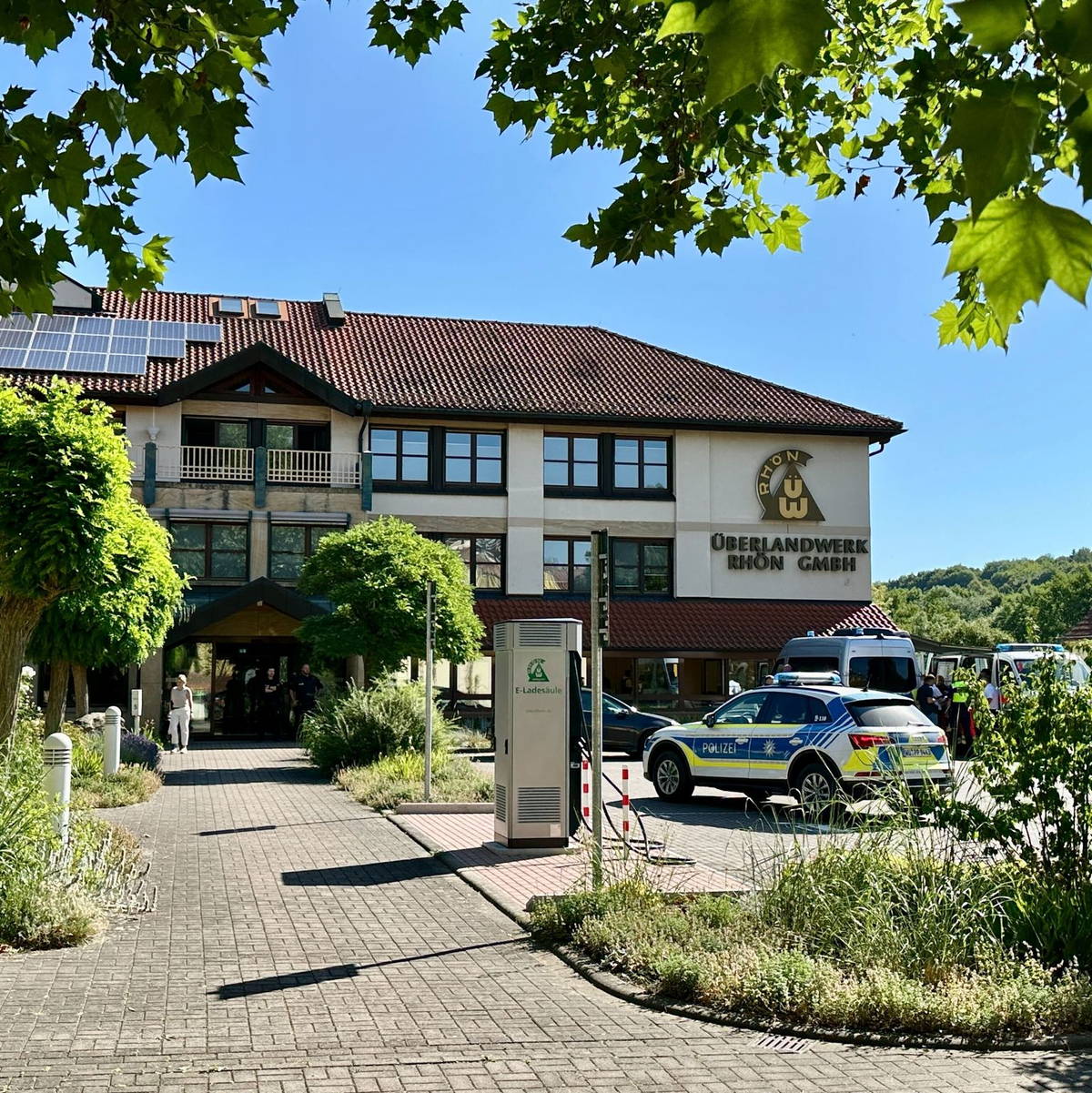 Bei dem Angriff in Mellrichstadt war eine Frau gestorben, zwei Männer wurden schwer verletzt. - Foto: Daniel Vogl/dpa