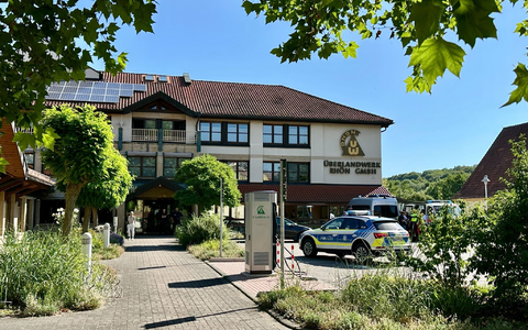 Bei dem Angriff in Mellrichstadt war eine Frau gestorben, zwei MĂ€nner wurden schwer verletzt. - Foto: Daniel Vogl/dpa Bei dem Angriff in Mellrichstadt war eine Frau gestorben, zwei MĂ€nner wurden schwer verletzt. - Foto: Daniel Vogl/dpa