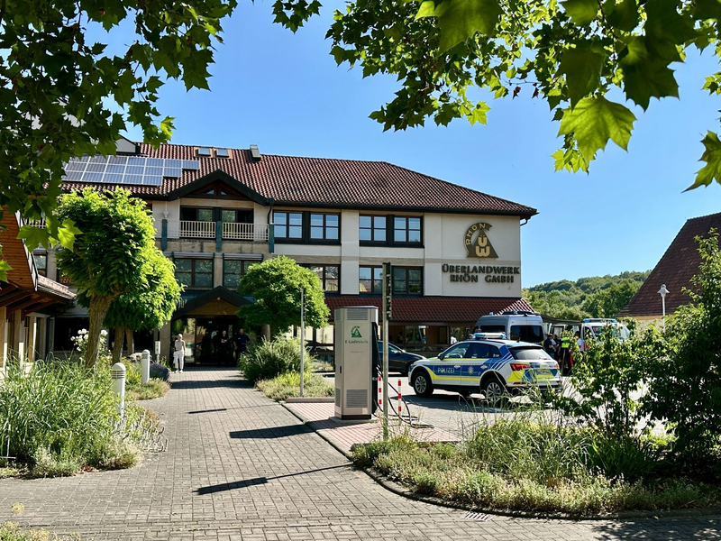 Bei dem Angriff in Mellrichstadt war eine Frau gestorben, zwei Männer wurden schwer verletzt. - Foto: Daniel Vogl/dpa