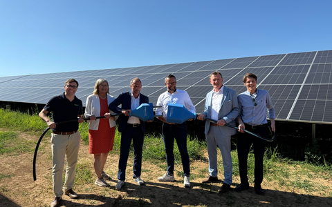 Feierliche Inbetriebnahme des Solarparks Darstadt im Landkreis Würzburg durch MaxSolar GmbH - 70 Megawatt saubere Energie - Foto: presseportal.de Feierliche Inbetriebnahme des Solarparks Darstadt im Landkreis Würzburg durch MaxSolar GmbH - 70 Megawatt saubere Energie - Foto: presseportal.de