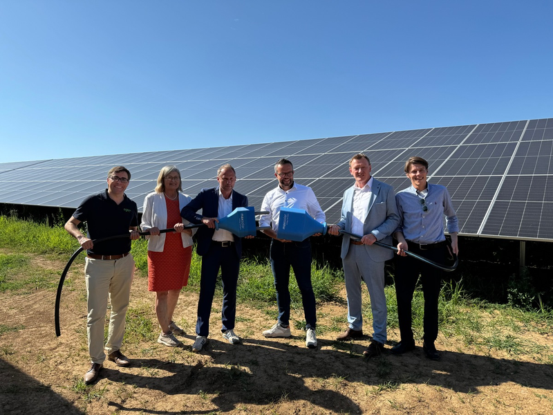 Feierliche Inbetriebnahme des Solarparks Darstadt im Landkreis Würzburg durch MaxSolar GmbH - 70 Megawatt saubere Energie - Foto: presseportal.de