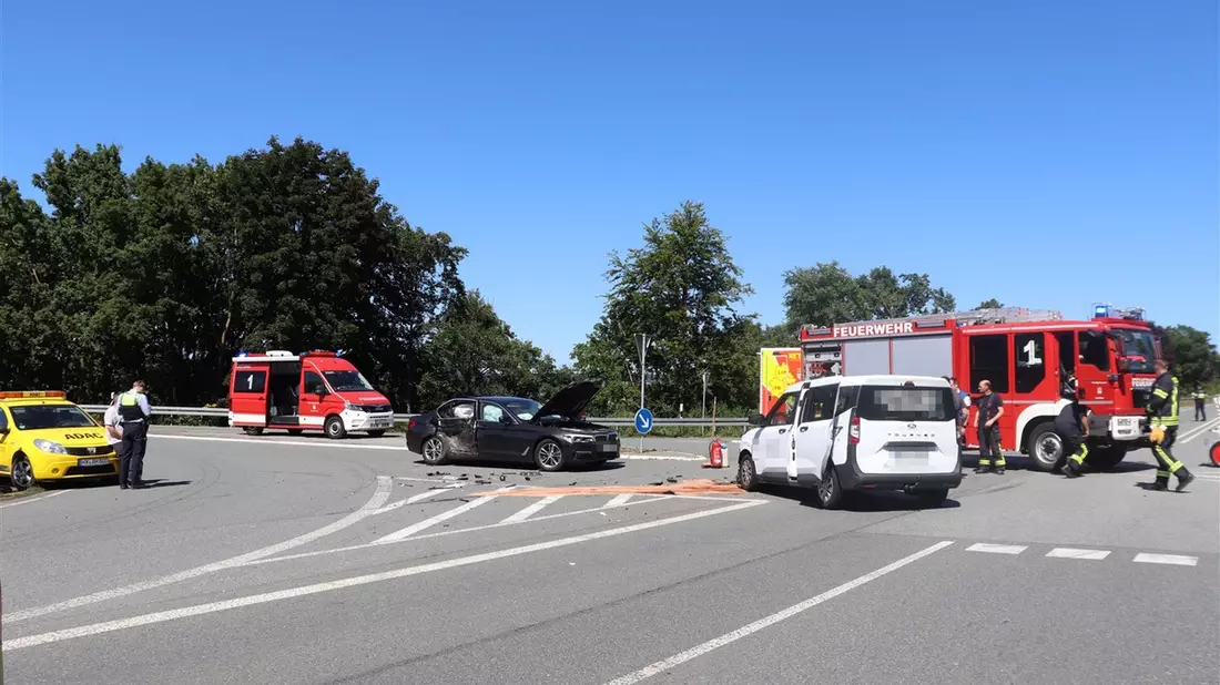 POL-HX: Verkehrsunfall auf der B64 - Bild: presseportal.de