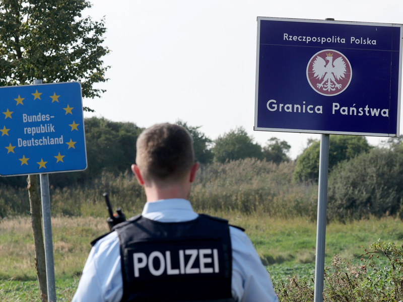Der Ärger über deutsche Kontrollen an der gemeinsamen Grenze ist in Polen gestiegen. Nun will das Land selbst Kontrollen einführen. (Archivbild) - Foto: Bernd Wüstneck/dpa