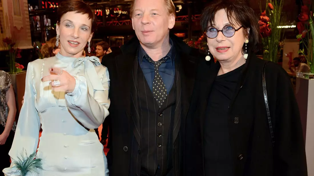 Besonders gerne drehte Monika Hansen Filme mit ihrem Ehemann und ihren beiden Kindern Ben und Meret Becker. (Archivbild) - Bild: picture alliance / dpa