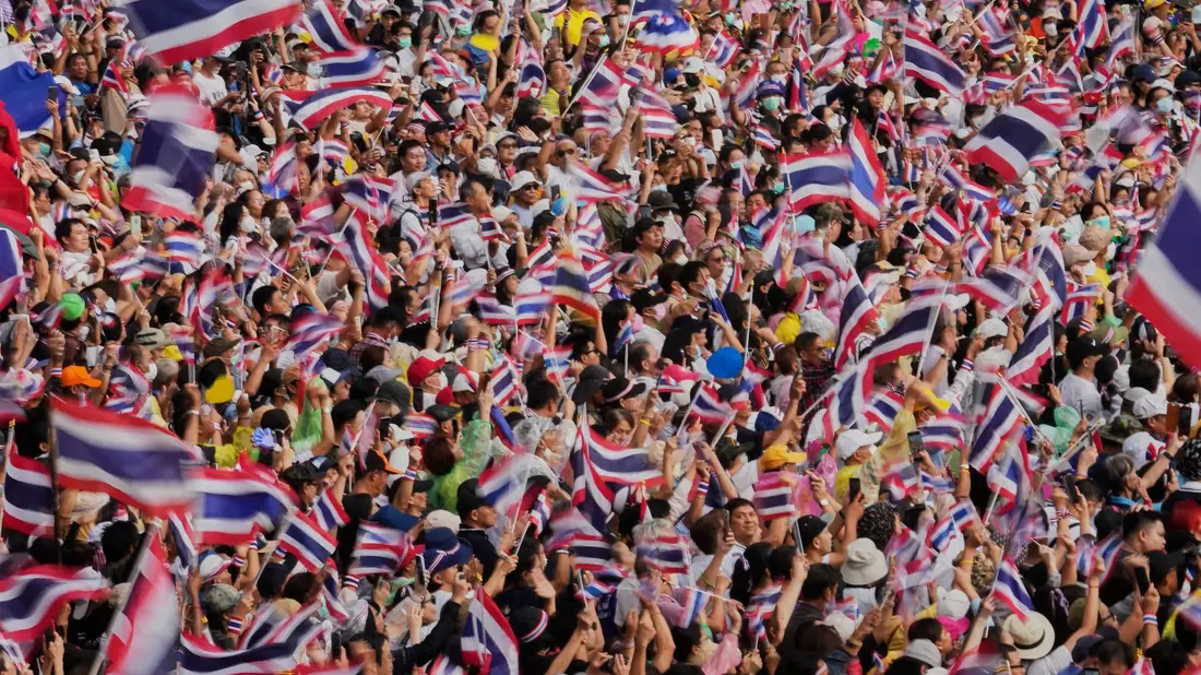 Nach dem geleakten Telefonat war es in Thailand zu Protesten gegen die Ministerpräsidentin gekommen. - Bild: Sakchai Lalit/AP/dpa