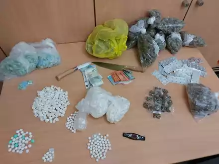 POL-HB: Nr.: 0420 --ZivilkrĂ€fte ĂŒberfĂŒhren Drogendealer-- - Foto: presseportal.de