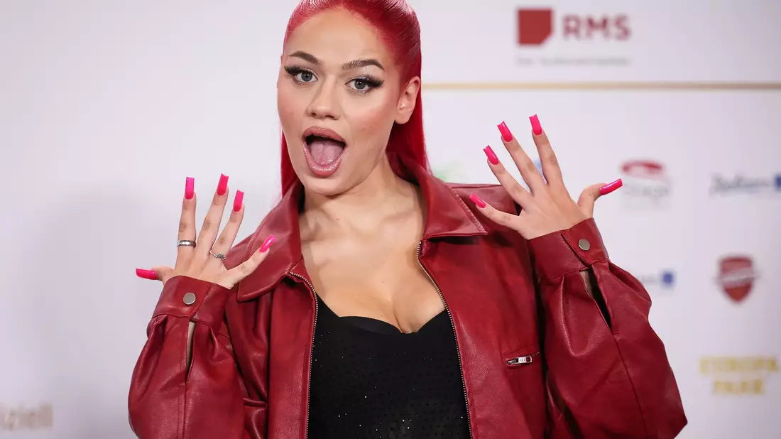 Rapperin Badmómzjay: «Das Klischee, was mich am meisten über Frauen im Rap nervt, ist, dass wir nicht rappen können.» (Archivbild) - Bild: Christian Charisius/dpa
