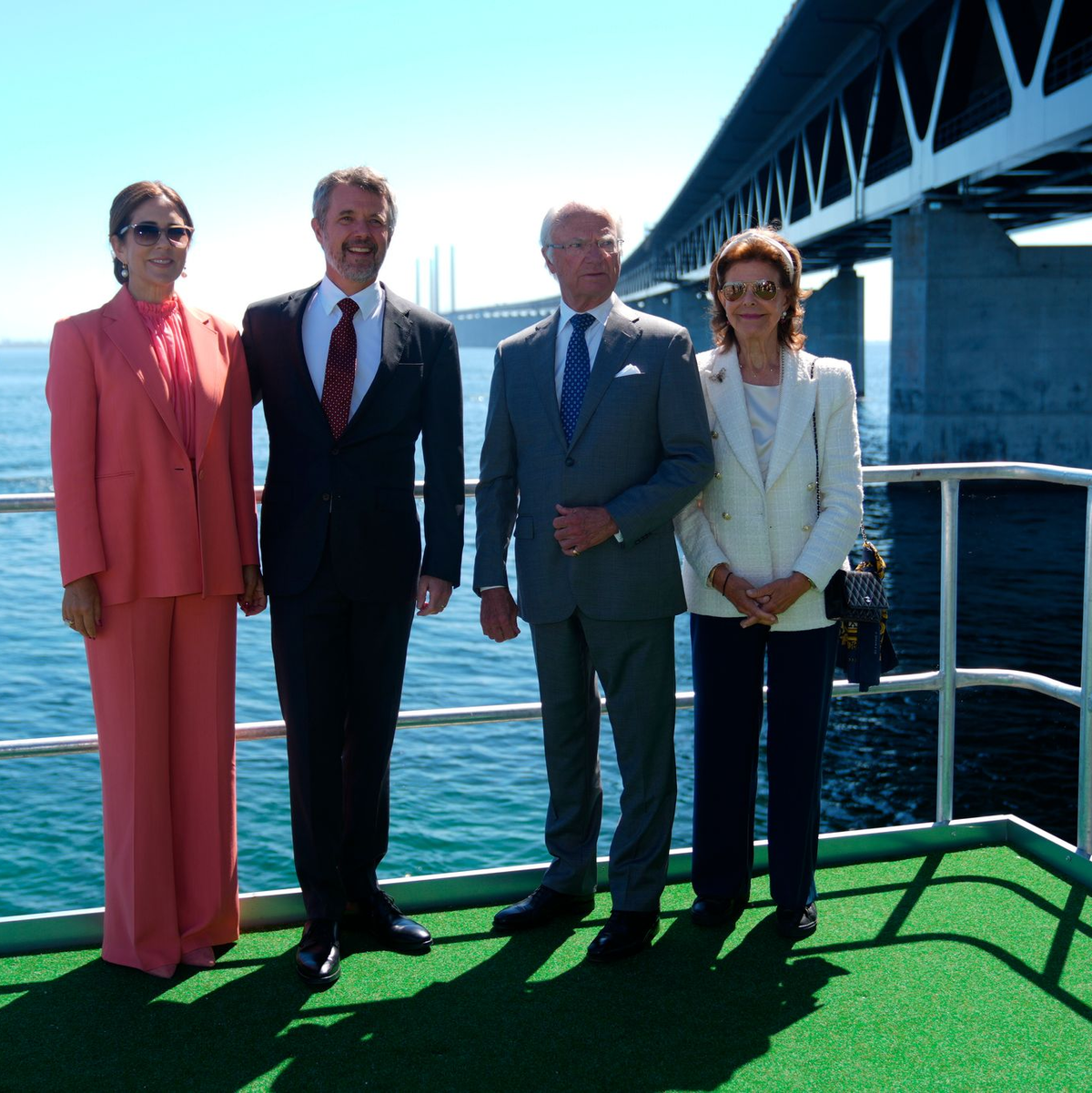 Gruppenfoto bei einem Zwischenstopp auf der Insel Peberholm. - Foto: Liselotte Sabroe/Ritzau Scanpix Foto/AP/dpa