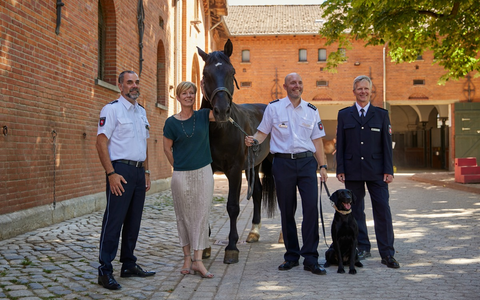 POL-H: Polizeihauptkommissar Benedikt Borzichowski übernimmt Leitung der Reiter- und Diensthundführerstaffel der Polizei Hannover - Foto: presseportal.de POL-H: Polizeihauptkommissar Benedikt Borzichowski übernimmt Leitung der Reiter- und Diensthundführerstaffel der Polizei Hannover - Foto: presseportal.de