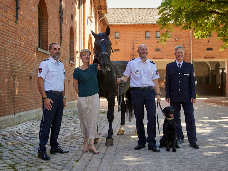 POL-H: Polizeihauptkommissar Benedikt Borzichowski übernimmt Leitung der Reiter- und Diensthundführerstaffel der Polizei Hannover - Foto: presseportal.de