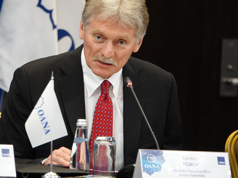 Kremlsprecher Dmitri Peskow sieht Russland nicht in der Verantwortung für die langsamen Verhandlungen. (Archivbild) - Foto: Ulf Mauder/dpa