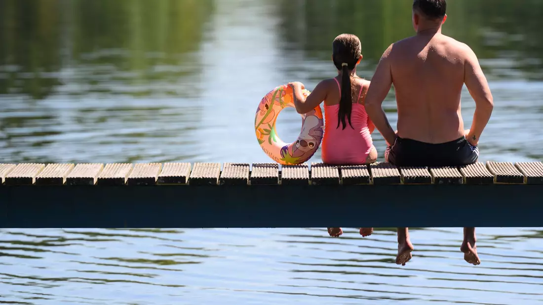 Der Deutsche Wetterdienst (DWD) erwartet am Mittwoch Temperaturen nahe der 40-Grad-Marke. - Bild: Patrick Pleul/dpa