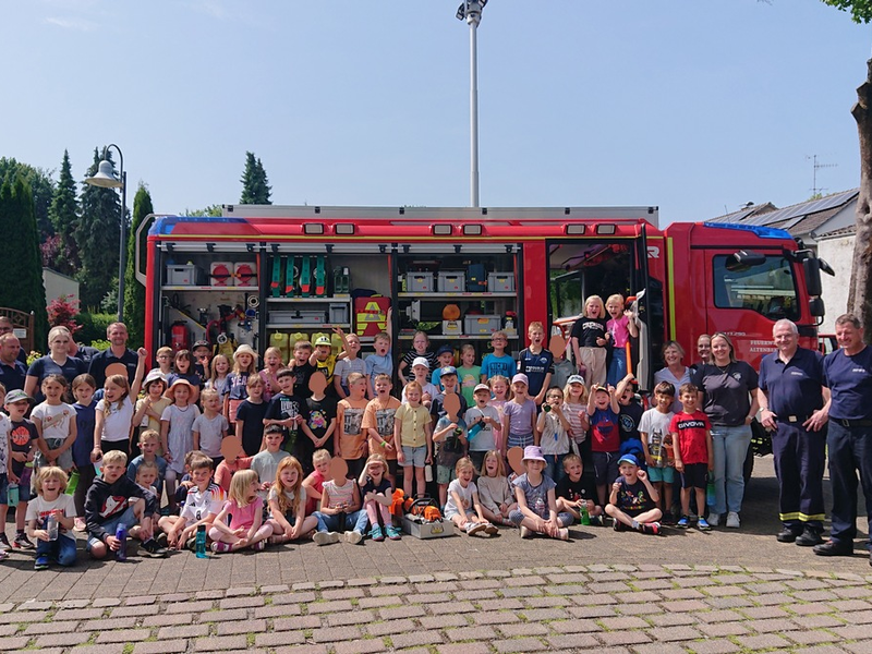 FW-PB: Feuer und Flamme für den Brandschutz: Spannende Brandschutzerziehung in Schwaney - Foto: presseportal.de