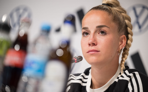 Im Scheinwerferlicht: Nationaltorhüterin Ann-Katrin Berger. - Foto: Sebastian Christoph Gollnow/dpa