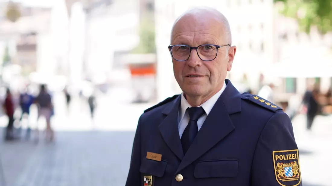 POL-MFR: (676) Amtswechsel bei der Polizeiinspektion Nürnberg-Mitte - Roland Gradl in den Ruhestand verabschiedet - Stefan Thiele ist neuer Dienststellenleiter - Bild: presseportal.de