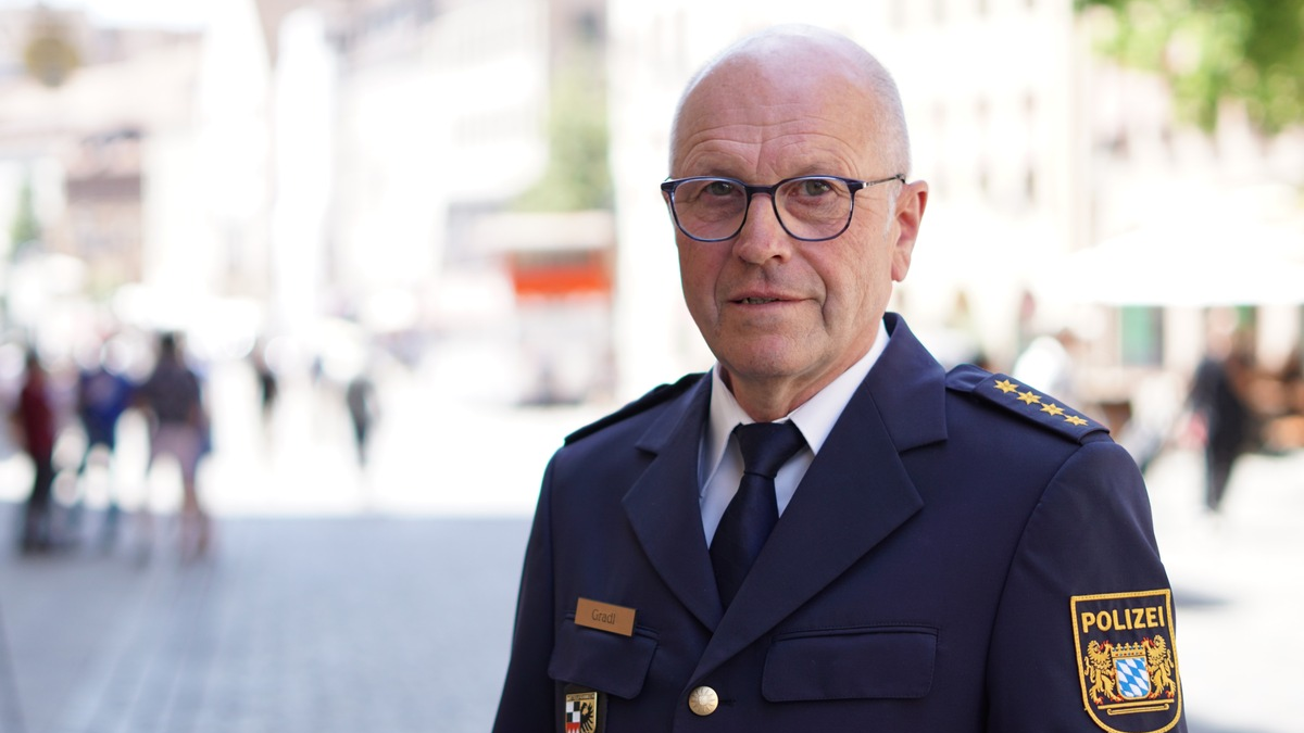 POL-MFR: (676) Amtswechsel bei der Polizeiinspektion Nürnberg-Mitte - Roland Gradl in den Ruhestand verabschiedet - Stefan Thiele ist neuer Dienststellenleiter - Foto: presseportal.de
