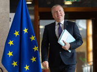 Nicht ein einziger Euro solle nach Meinung der EU-Kommission in Länder fließen, in denen die Rechtsstaatlichkeit nicht respektiert wird, sagt EU-Kommissar Michael McGrath. (Archivbild)  - Foto: Omar Havana/AP/dpa