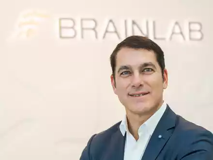 Brainlab-Gründer Stefan Vilsmeier im Jahr 2021. Nun hat das Unternehmen seinen Börsengang kurzfristig abgeblasen. (Archiv) - Foto: Peter Kneffel/dpa