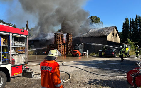 FW-ROW: Großfeuer in Sittensen: Lagerhalle brennt vollständig nieder - Foto: presseportal.de