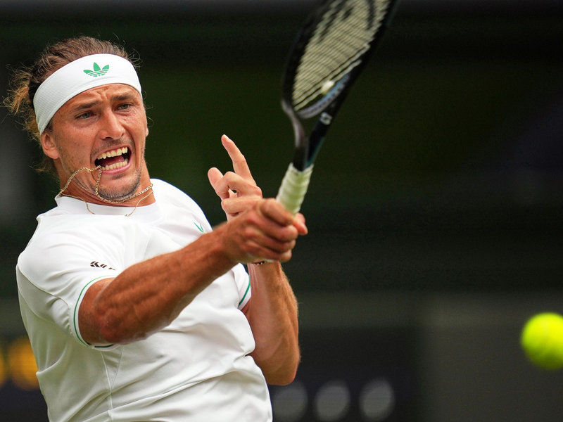 Alexander Zverev scheitert überraschend. - Foto: Kin Cheung/AP/dpa