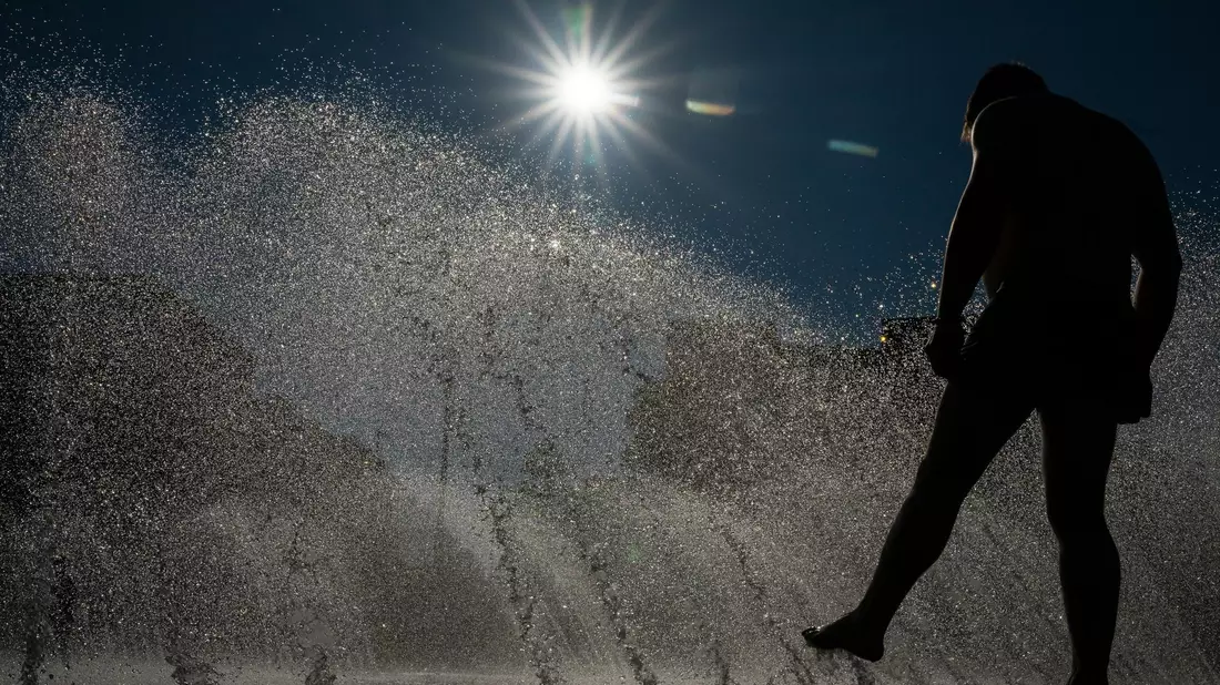 Der Deutsche Wetterdienst (DWD) hat nach eigenen Angaben die höchsten Temperaturen des Tages gemessen.  - Bild: Peter Kneffel/dpa