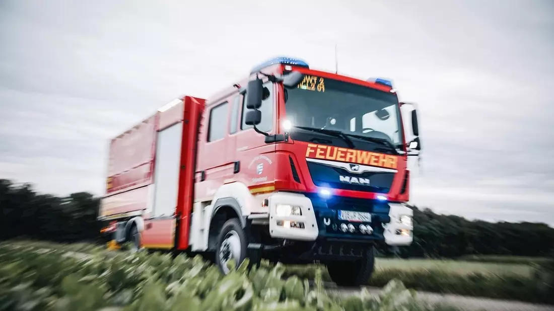 FFW Schwalmtal: Rauchmelder schlägt rechtzeitig an - Entstehungsbrand in Mehrfamilienhaus zügig unter Kontrolle - Bild: presseportal.de