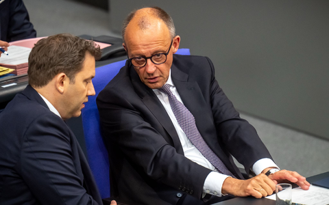 Für diese beiden wird der Koalitionsausschuss besonders wichtig: Lars Klingbeil und Friedrich Merz. - Foto: Michael Kappeler/dpa