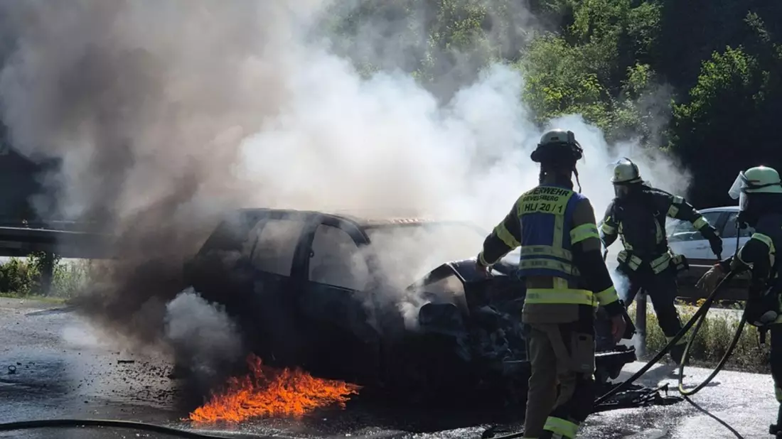 FW-EN: Verkehrsunfall auf der Autobahn - Fahrzeugbrand sorgt für Vollsperrung - Bild: presseportal.de