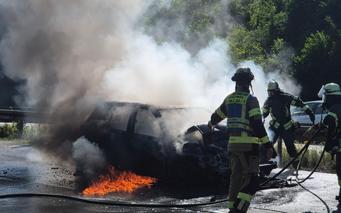 FW-EN: Verkehrsunfall auf der Autobahn - Fahrzeugbrand sorgt für Vollsperrung - Foto: presseportal.de