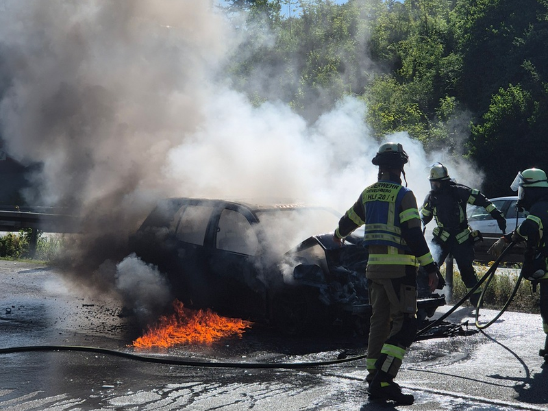 FW-EN: Verkehrsunfall auf der Autobahn - Fahrzeugbrand sorgt für Vollsperrung - Foto: presseportal.de