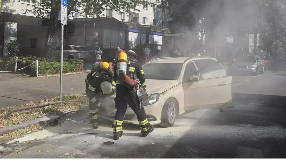 FW-M: Taxi in Flammen (Sendling) - Bild: presseportal.de