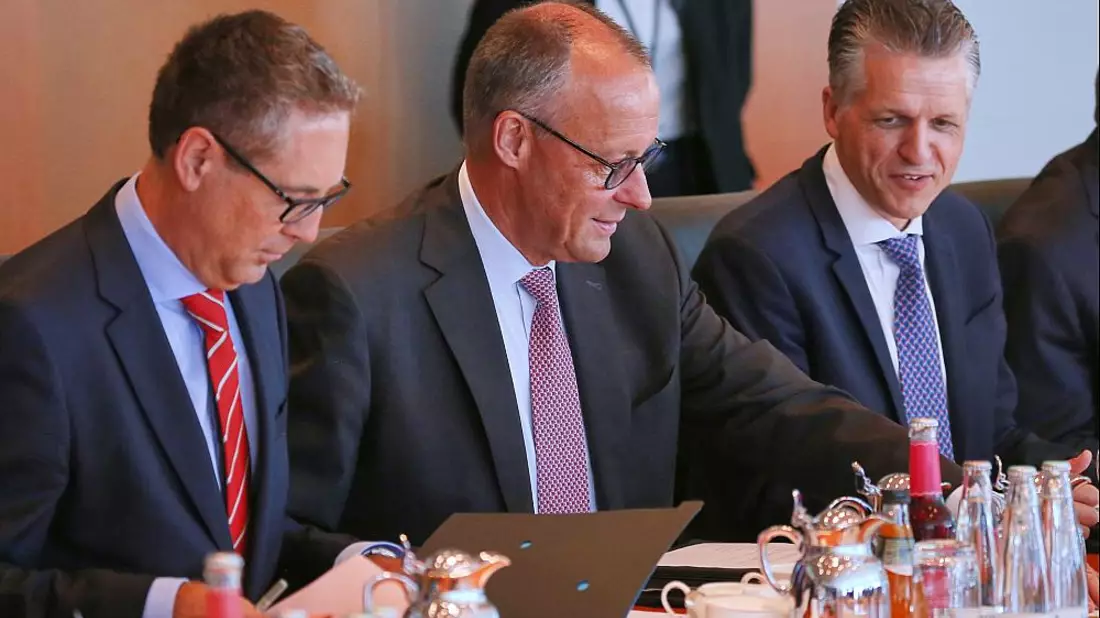 Michael Schrodi, Friedrich Merz, Thorsten Frei am 02.07.2025 - Bild: über dts Nachrichtenagentur
