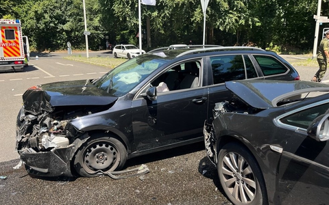 POL-ME: Fehler beim Abbiegen: Autos prallen frontal zusammen - 2507009 - Foto: presseportal.de