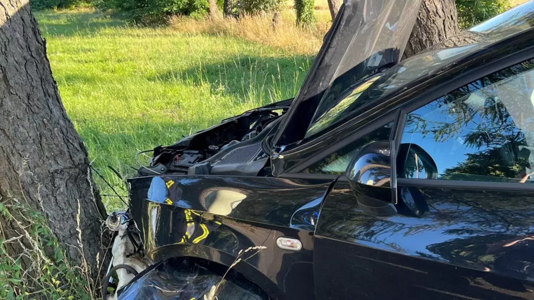 POL-MI: Zusammenstoß mit entgegenkommendem Auto - Bild: presseportal.de