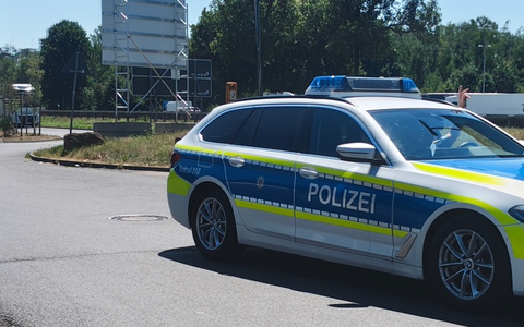 POL-OF: Kontrolle des Schwerlastverkehrs: jeder dritte kontrollierte Laster wies Mängel auf; Radler schubste Passant zu Boden; Kollision zweier Autos im Kreisverkehr und mehr - Foto: presseportal.de