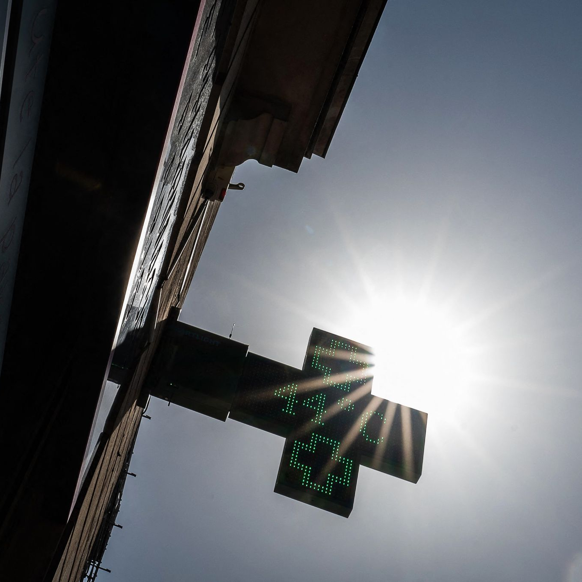 Zahlreiche Schulgebäude in Frankreich sind nicht auf hohe Temperaturen ausgelegt. (Archivbild) - Foto: Loic Venance/AFP/dpa
