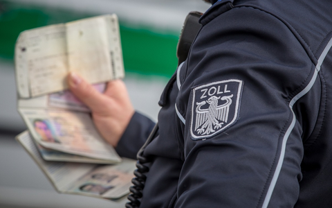 HZA-S: Durchsuchungen in den Landkreisen Böblingen und Calw wegen des Verdachts der Schleusung - Foto: presseportal.de