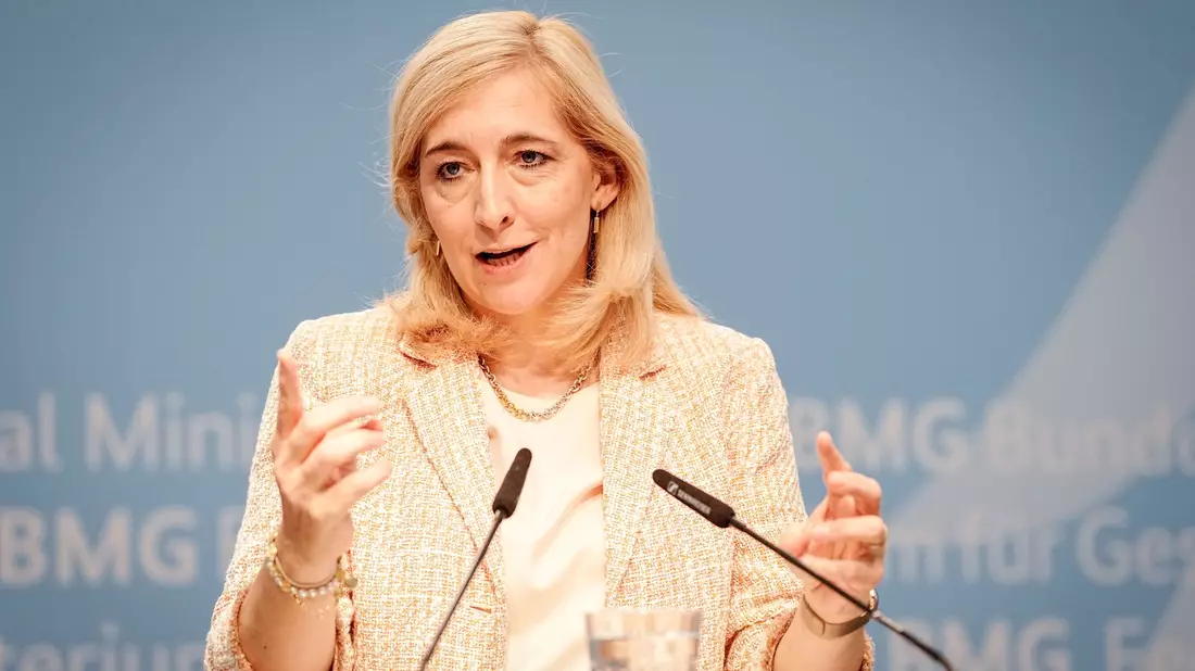 Nach Plänen von Ministerin Warken soll das Lachgasverbot noch in diesem Jahr greifen.  - Bild: Kay Nietfeld/dpa