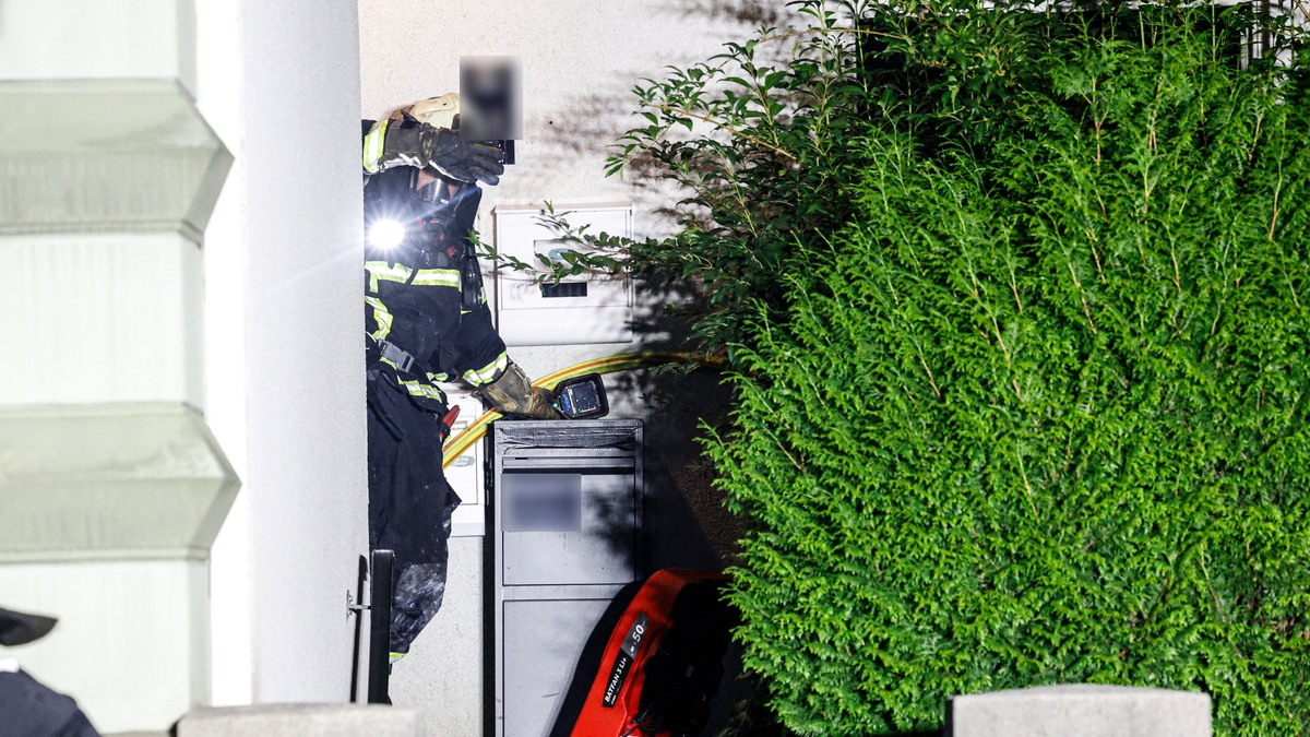 FW-MK: Arbeitsintensiver Tag für die Feuerwehr Iserlohn Feuer auf Balkon, Brandgeruch in Hennen, Kritischer Wohnungsbrand am Dördel - Foto: presseportal.de