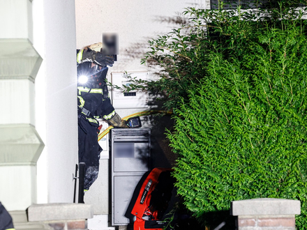 FW-MK: Arbeitsintensiver Tag für die Feuerwehr Iserlohn Feuer auf Balkon, Brandgeruch in Hennen, Kritischer Wohnungsbrand am Dördel - Foto: presseportal.de