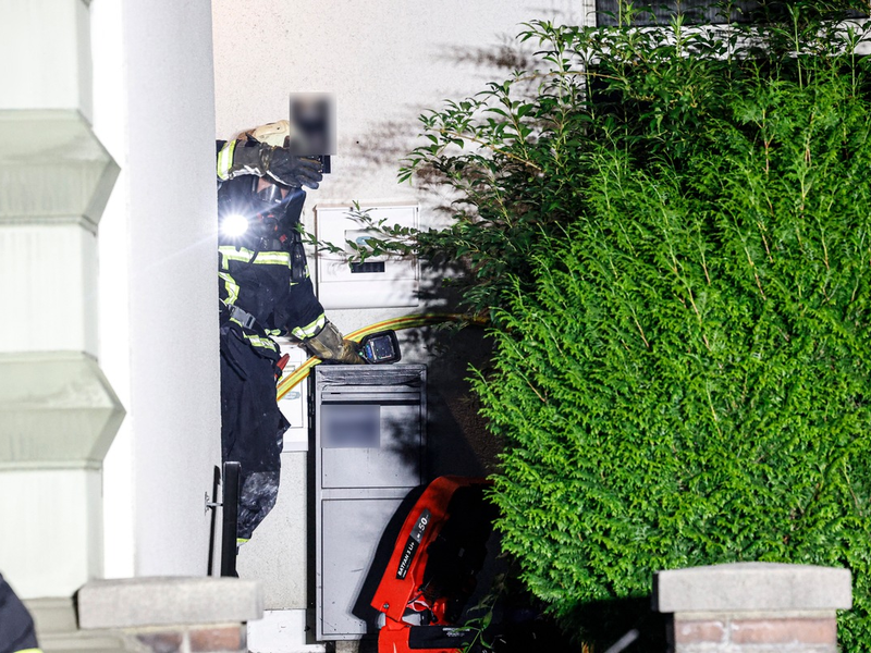 FW-MK: Arbeitsintensiver Tag für die Feuerwehr Iserlohn Feuer auf Balkon, Brandgeruch in Hennen, Kritischer Wohnungsbrand am Dördel - Foto: presseportal.de