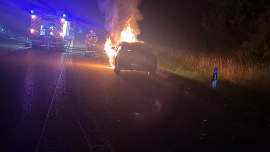 FW-Greven: PKW-Brand auf Bundesautobahn - Bild: presseportal.de