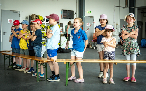 FW-AR: Vierbeiniger Besuch begeistert die Kinderfeuerwehr Bruchhausen-Niedereimer - Foto: presseportal.de