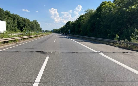 POL-DA: Bensheim: Fahrbahndecke auf A5 hebt sich hitzebedingt - Foto: presseportal.de