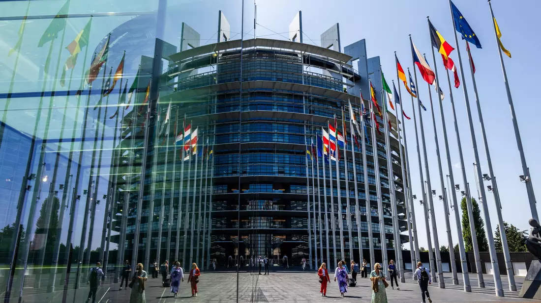 Im Europaparlament in Straßburg wird in der kommenden Woche über den Misstrauensantrag abgestimmt werden. (Archivbild) - Bild: Philipp von Ditfurth/dpa