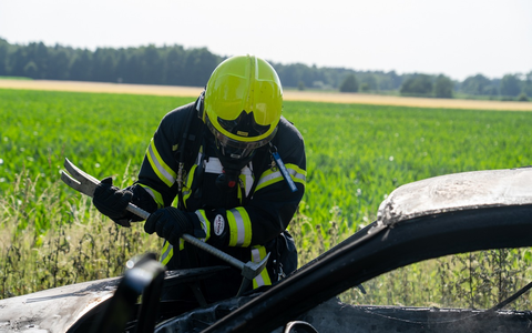 FW Flotwedel: Brennender PKW bei Offensen sorgt für Feuerwehreinsatz - Foto: presseportal.de