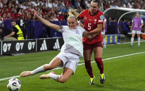 In Basel sehen die Fans ein umkämpftes Duell. - Foto: Nick Potts/PA Wire/dpa