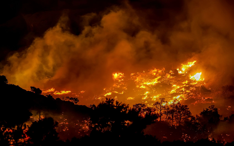 Laut griechischem Rundfunk ERTnews wurden auf Kreta rund 5.000 Touristen und Einheimische in Sicherheit gebracht. - Foto: STR/INTIME NEWS/AP/dpa