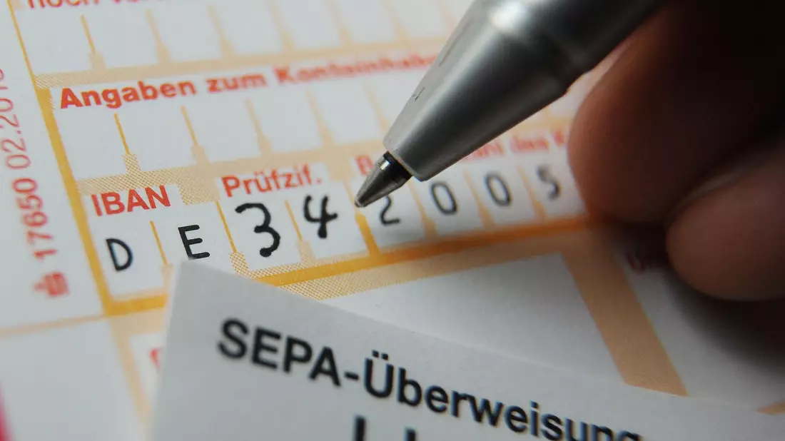 Die Banken müssen die EU-Vorgaben im Oktober umsetzen. (Symbolbild) - Bild: Angelika Warmuth/dpa